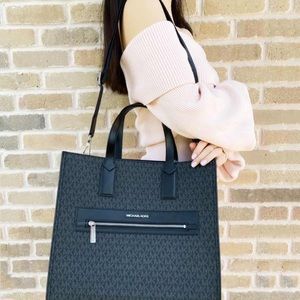 Gaby’sBags💕NWT Michael Kors Tote Signature MK